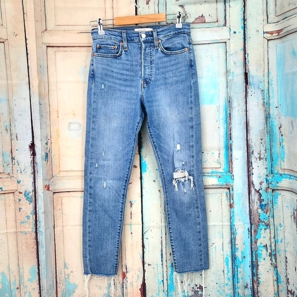 Levi's Skinny Wedgie Fit Distressed Jeans - Picture 2 of 9